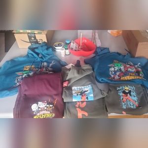 Here we have a lot of Mens/Womans Hoodies and Sweatpants